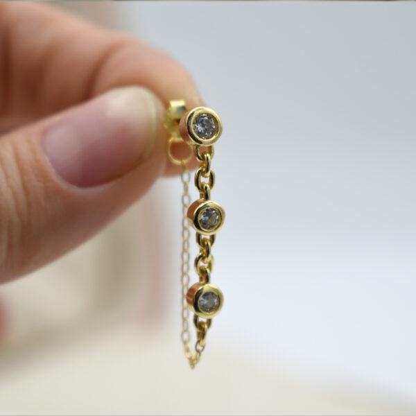 Aretes tres piedras Plata 925 con baño de oro 18k